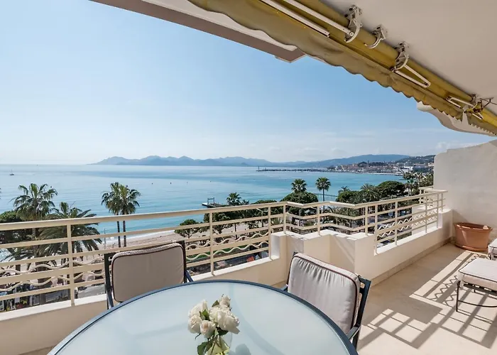 Buckingham & Lloyds - Cannes