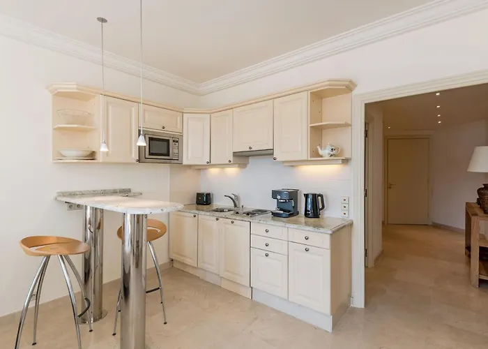 Buckingham & Lloyds - Lejlighed