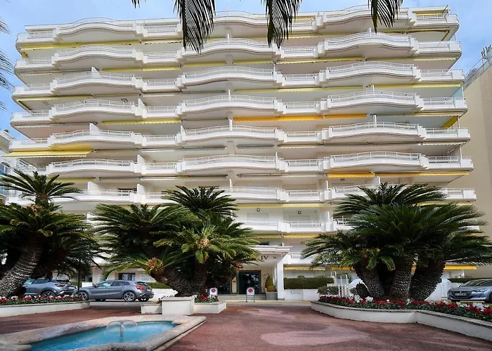 Buckingham & Lloyds - * Cannes