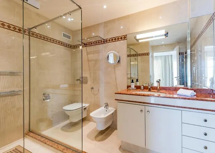 Buckingham & Lloyds - Lejlighed