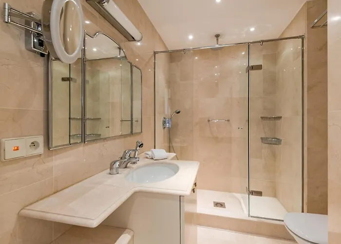 Buckingham & Lloyds - *