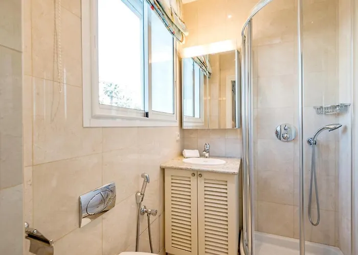 Buckingham & Lloyds - * Cannes