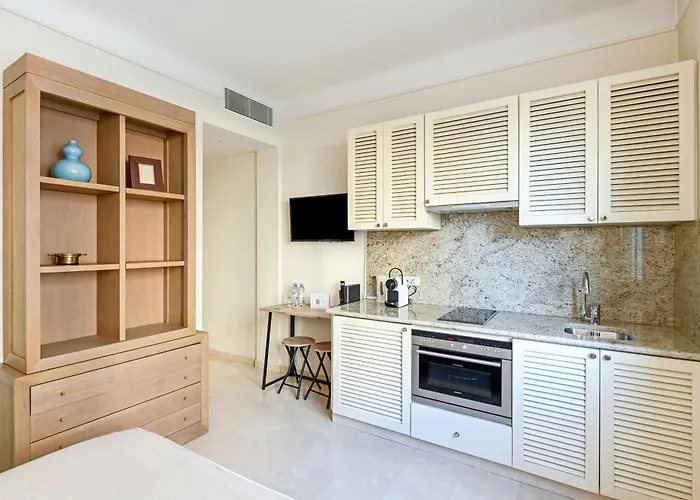 Lejlighed Buckingham & Lloyds - *