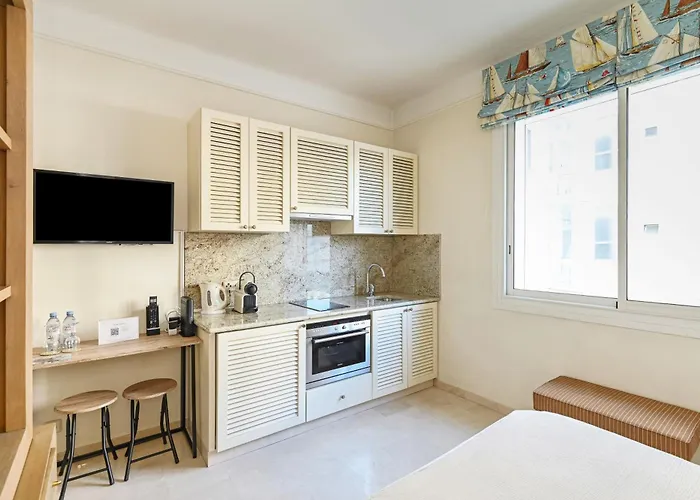 Buckingham & Lloyds - Lejlighed Cannes