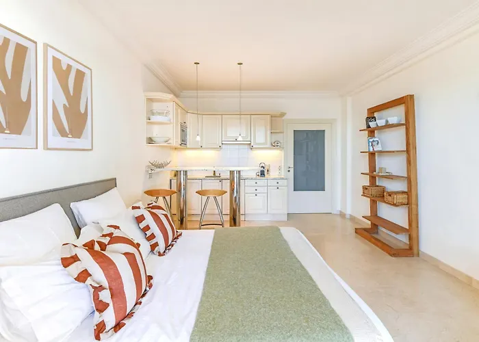 Buckingham & Lloyds - Lejlighed *