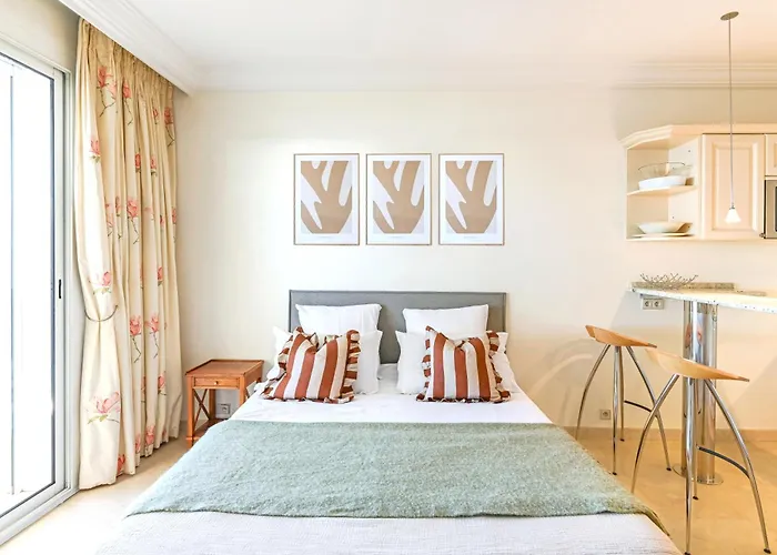 Buckingham & Lloyds - Lejlighed