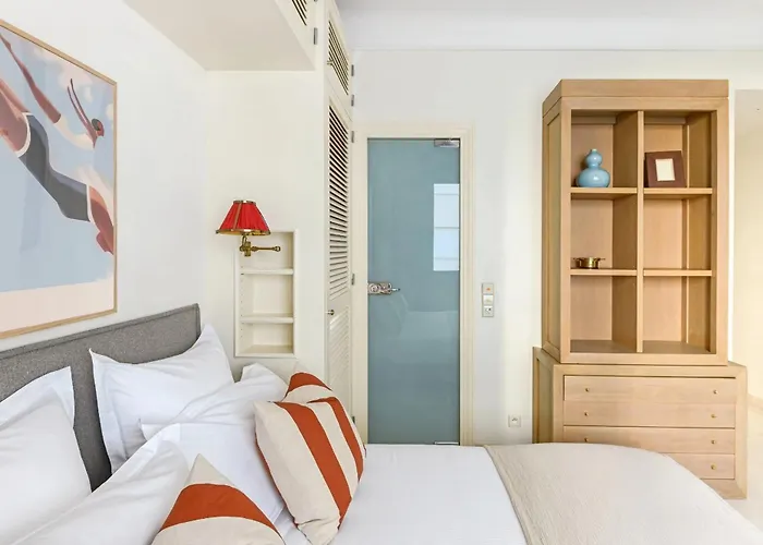 Buckingham & Lloyds - Cannes