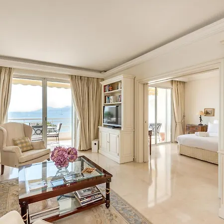 Buckingham & Lloyds - Cannes