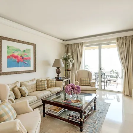 Buckingham & Lloyds - *