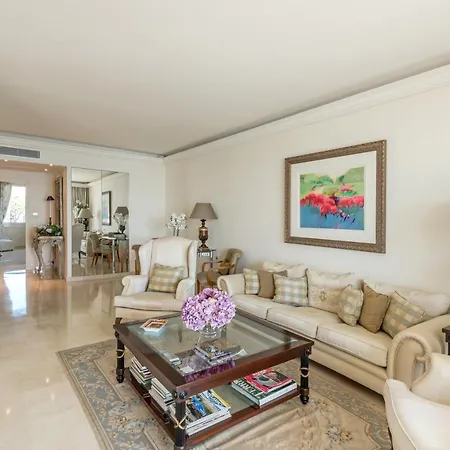 Buckingham & Lloyds - * Cannes