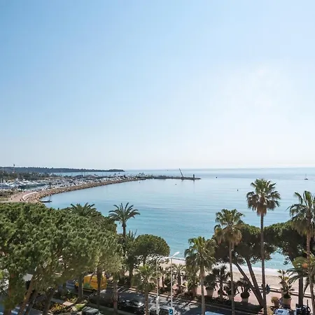 Buckingham & Lloyds - * Cannes