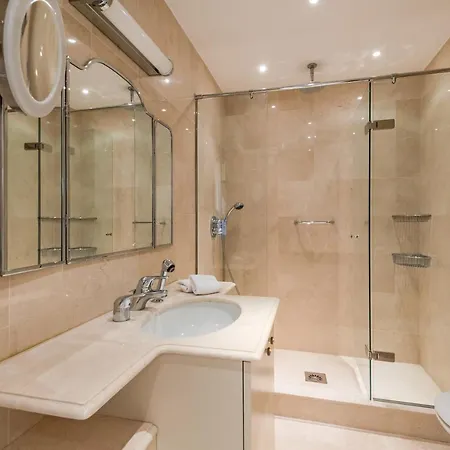 Buckingham & Lloyds - *