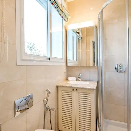 Buckingham & Lloyds - * Cannes