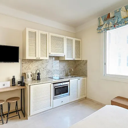 Buckingham & Lloyds - Apartmán Cannes