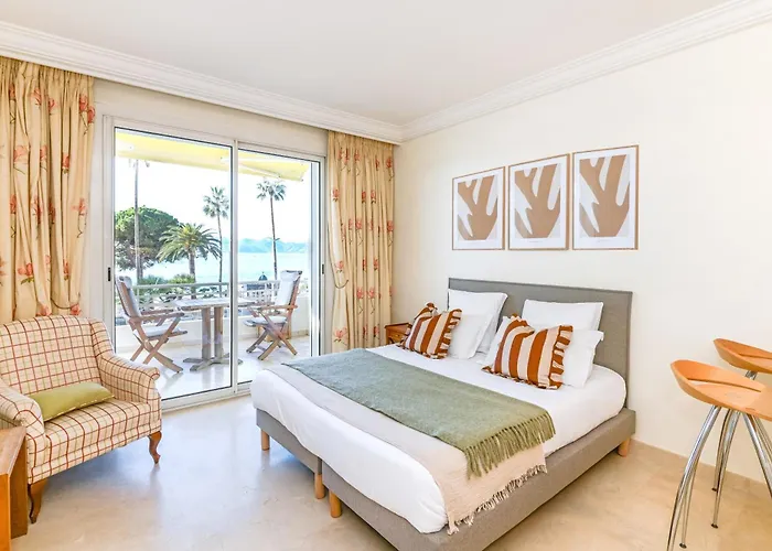 Buckingham & Lloyds - Daire Cannes
