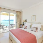 Buckingham & Lloyds - Appartement