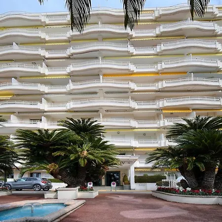 Buckingham & Lloyds - * Cannes