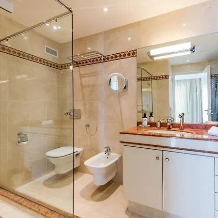 Buckingham & Lloyds - Appartement